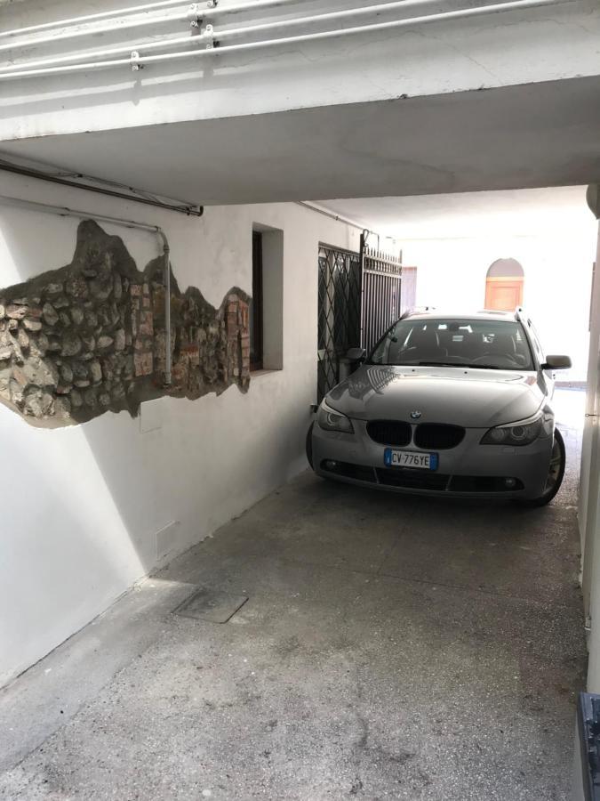 Che Piacere! In Centro Col Posto Auto Apartment
